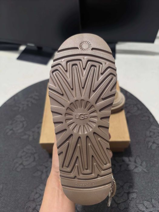 UGG Lowmel  r.38