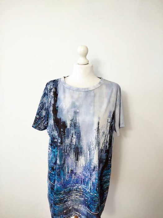 wzorzysty niebieski tshirt miasto