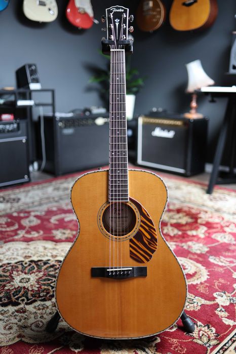 Fender Paramount PO-220E Orchestra + Case