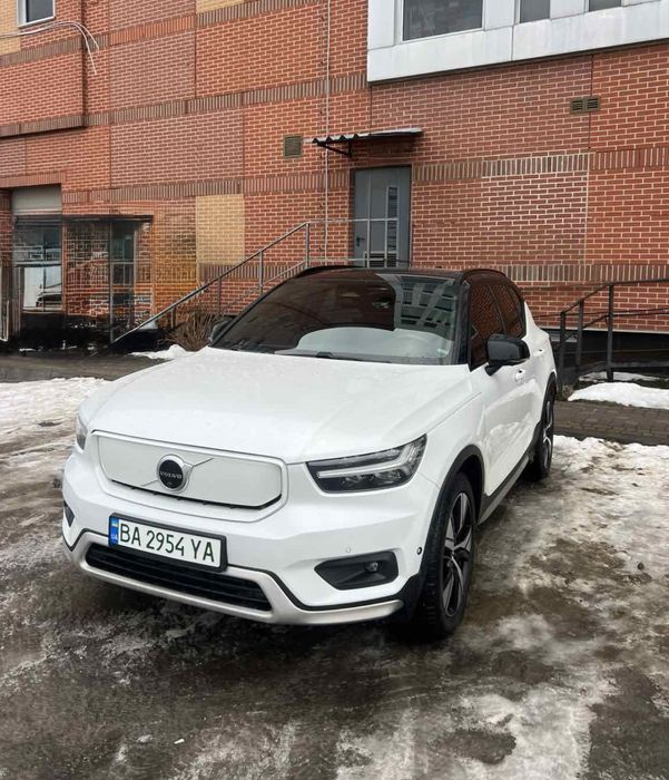 Volvo XC40 електро