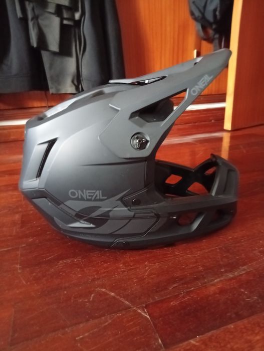 Capacete downhill para venda já com óculos
