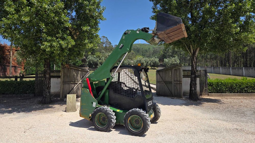 Mini pá Carregadora JCB 135 eco