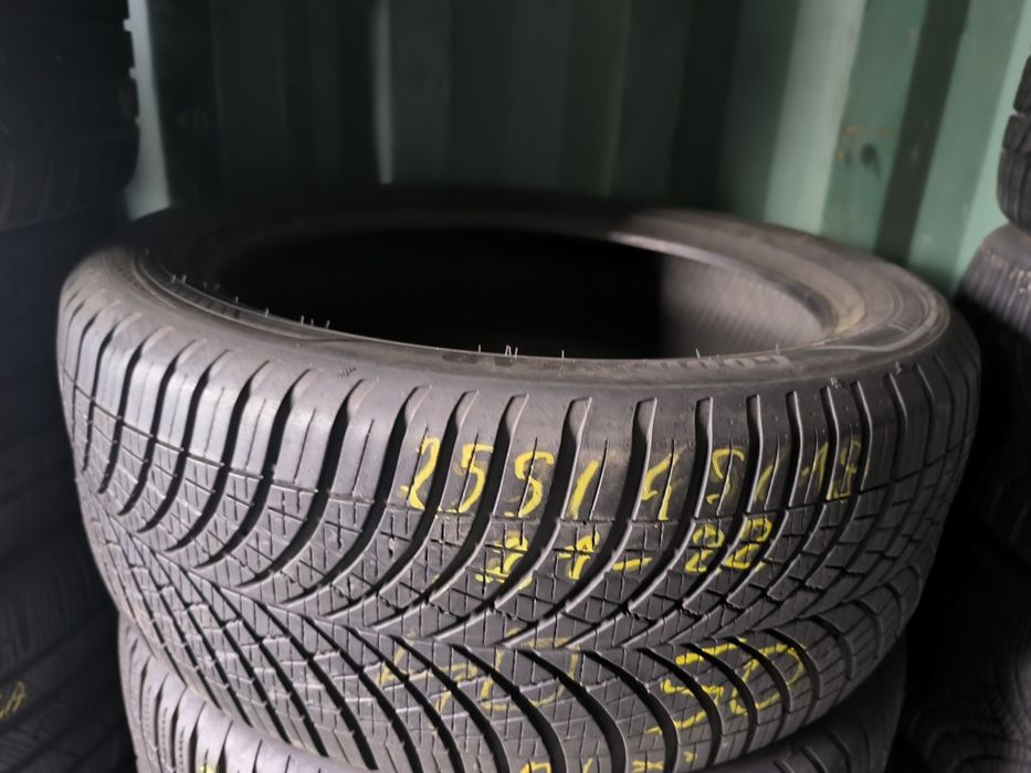 # Opony Goodyear Vector 4 season 255/45/19 para