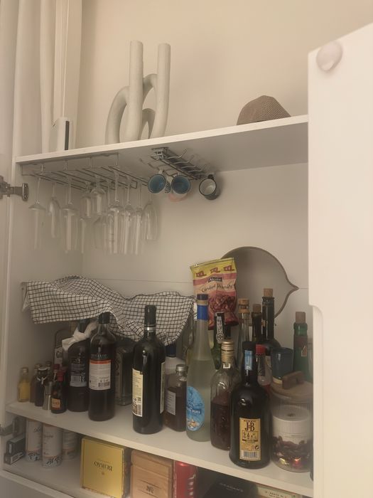 Móvel / Bar com muita arrumação