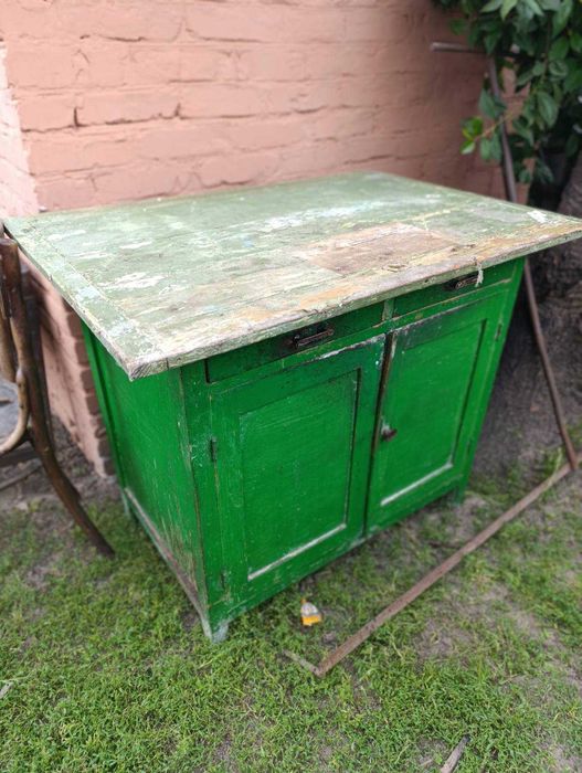 Тумбочка для кухні або гаража