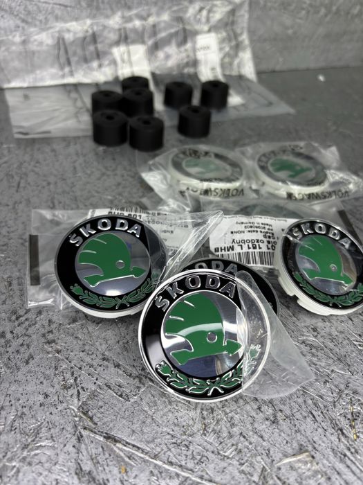 Ковпачки ступичні Шкода Октавія Суперб Skoda 6U0-601-151-L-MHB