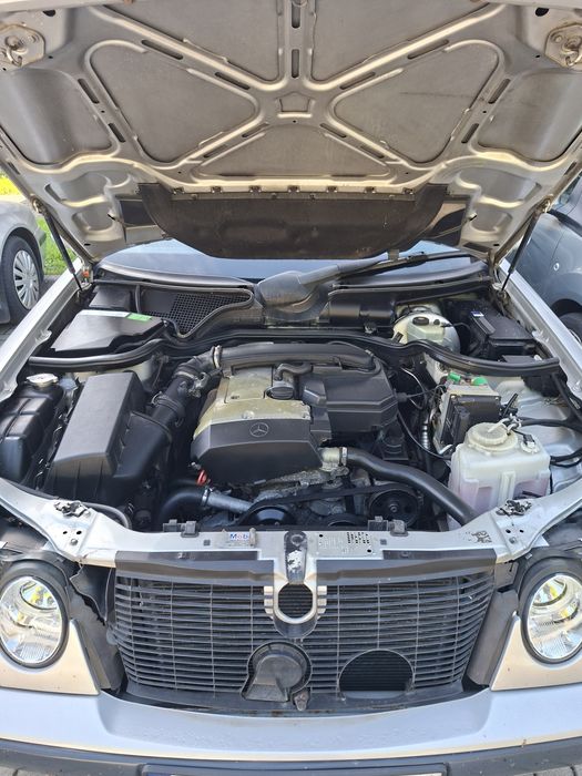 Mercedes-Benz W210