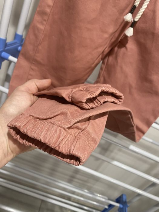 Jeansowe bojówki pudrowo różowe