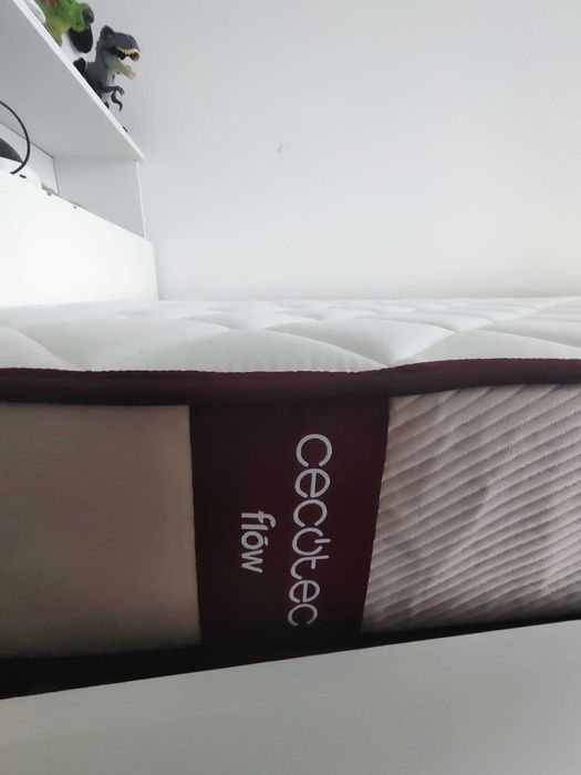 Cama+ estrado + colchão solteiro novo -Coimbra