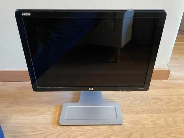 Monitor  HP w2216v LCD widescreen 21,6“ (54.8 cm)