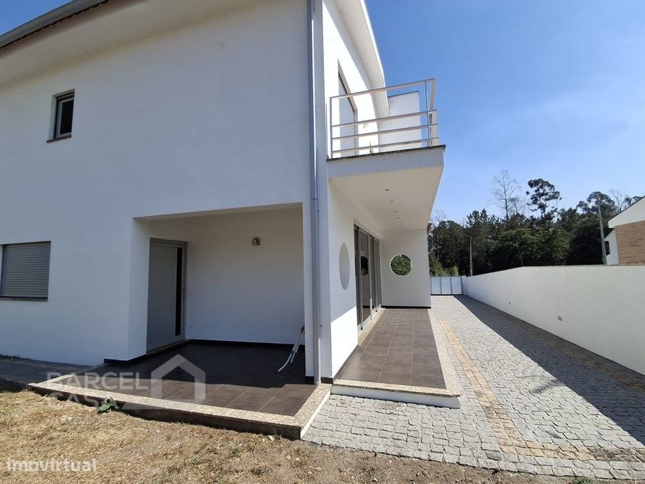 Moradia T4+1 Exclusiva em Tamel São Veríssimo | A 5 Minutos do Cent...