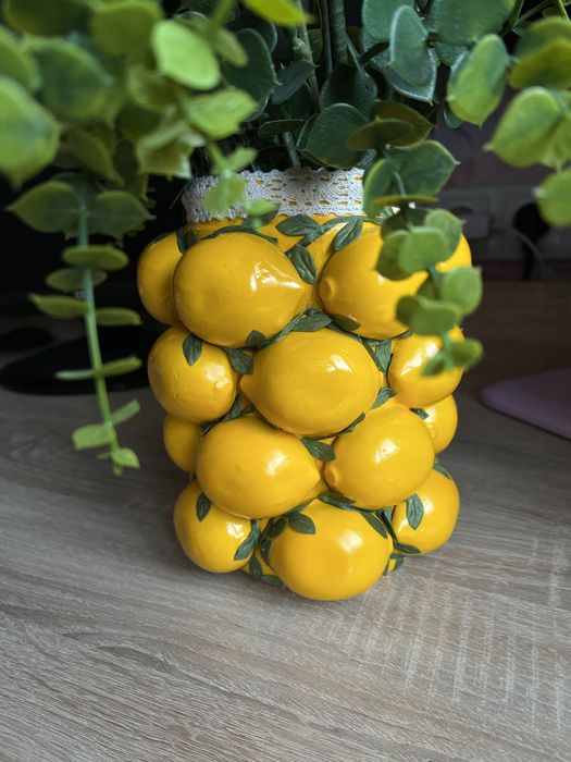 Трендова ваза з лимонами