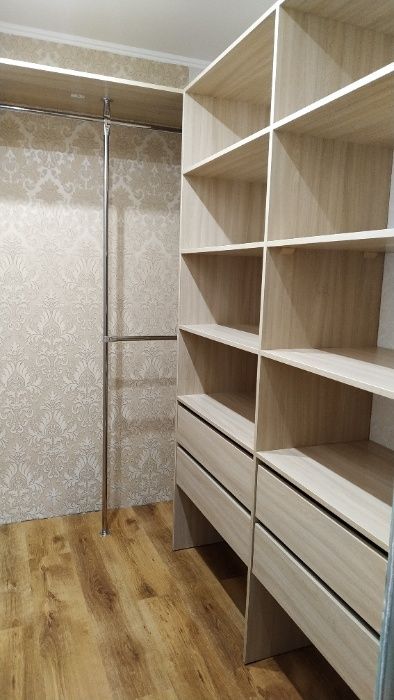 Гардеробная комната, встроенный шкаф купе, раздвижная система.