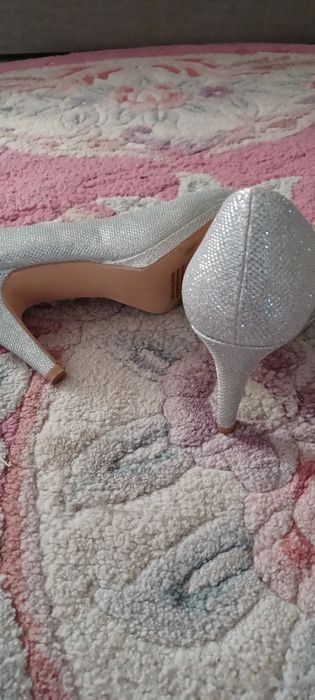 Buty srebrne szpilki