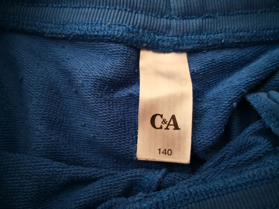 Kurtka przeciwwiatrowa.