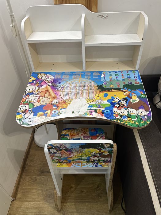 Стіл дитячий письмовий