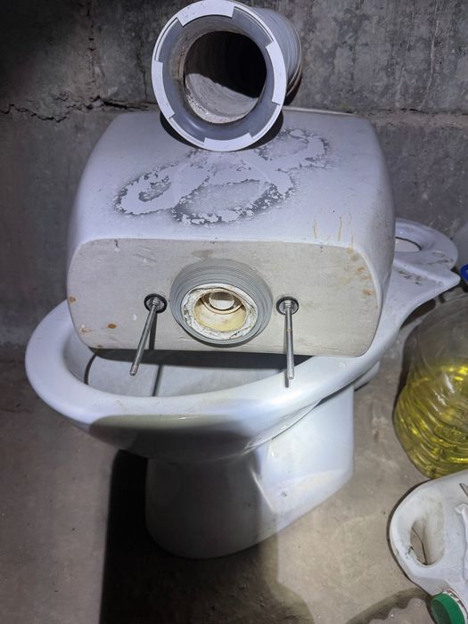 Продам унітаз/комплект Cersanit.Можна будівельникам,/або дачі.