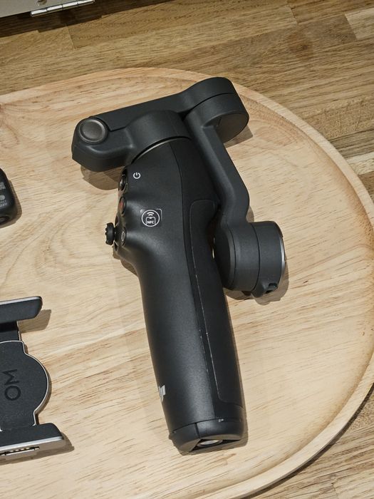DJI osmo mobile 8 + etui | bardzo dobry stan | praktycznie nie używany | kraków