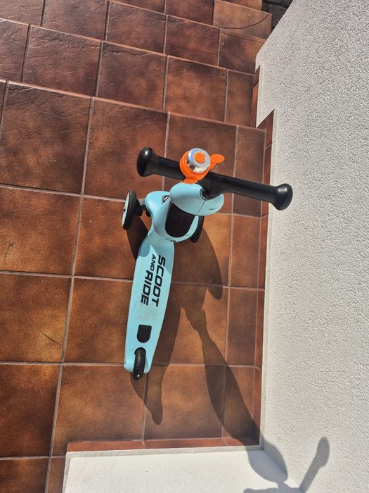 Scoot & Ride hulajnoga dziecięca + oryginalny kask, niebieska, 230 zł