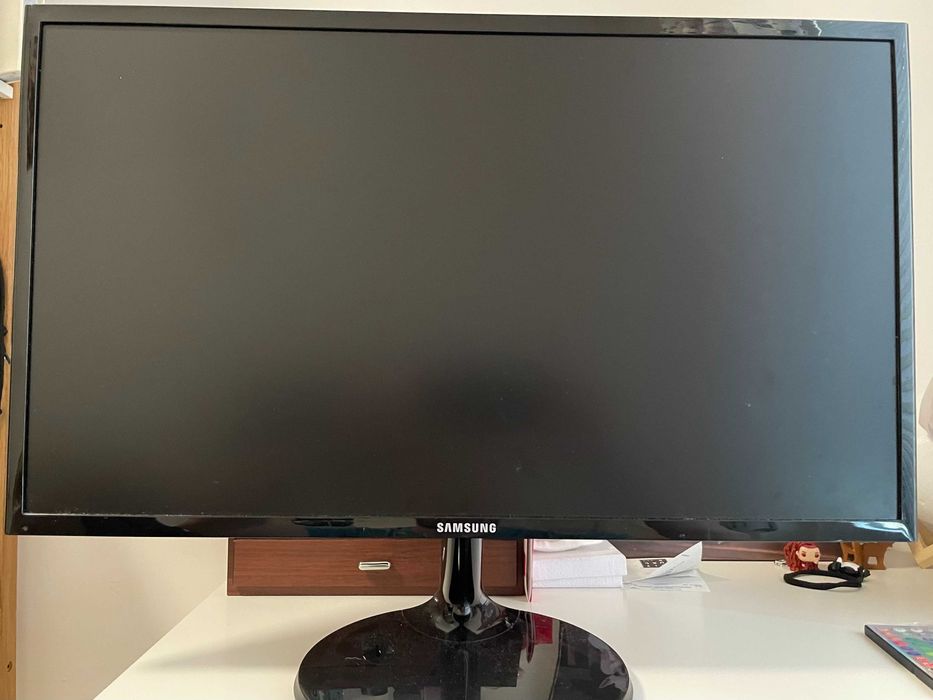 HP Compaq 8100 Elite SFF + 2 monitory 24” Dell i Samsung + Windows 10 SSD – szybki i gotowy do pracy