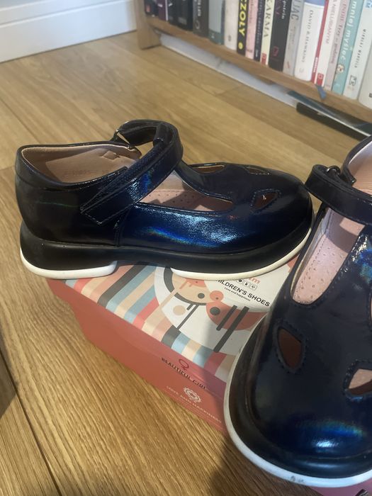 Skorzane lakierki w kolorze atramentowym