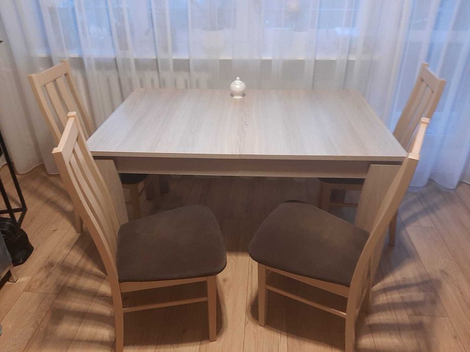 Sprzedam stoł z krzeslami