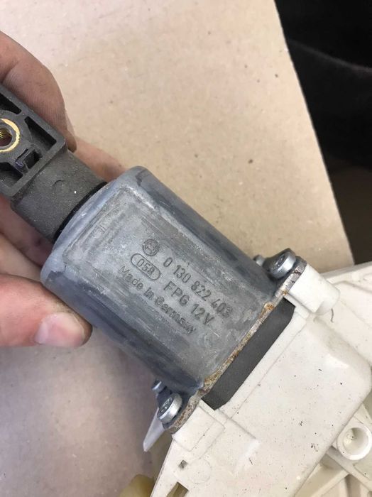 0130822403 Мотор Склопідйомника Правий BMW E90, E92 і тд