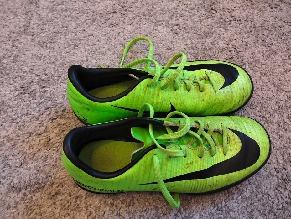 korki NIKE dziecięce buty do gry w piłkę rozmiar 33