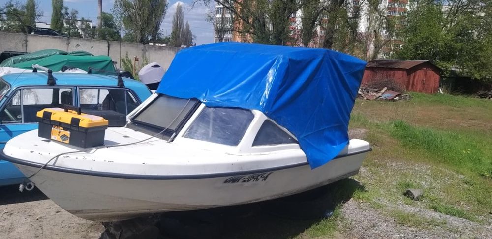 Лодка " Тренер " склопластикова