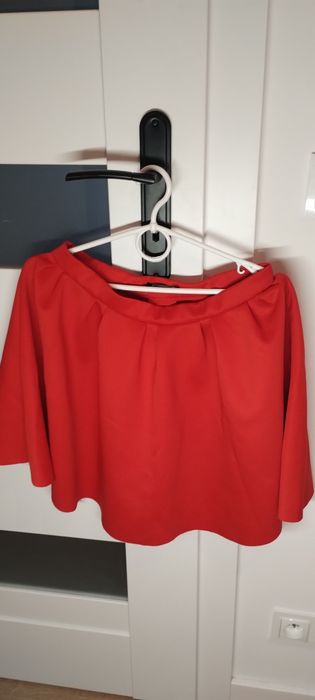 Czerwona spódniczka