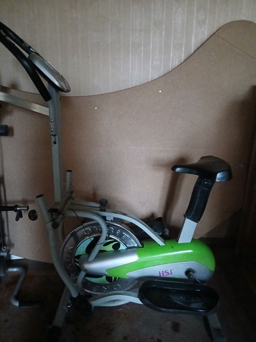 Спортивные тренажоры в количестве трех единицБ/У .