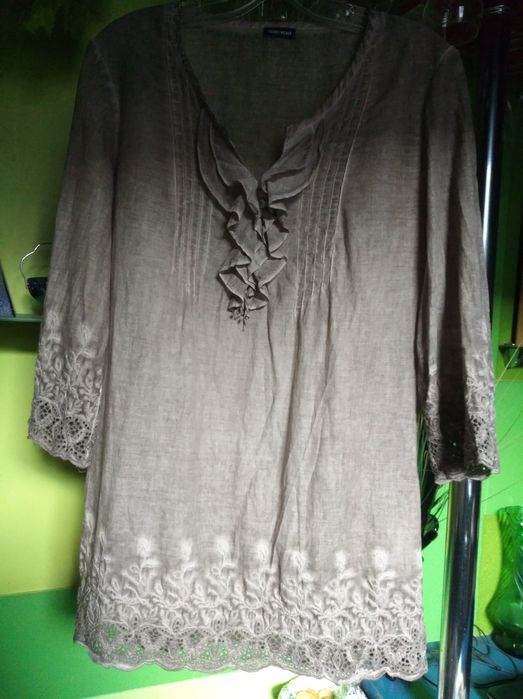 Tunika z haftem ażurowym.