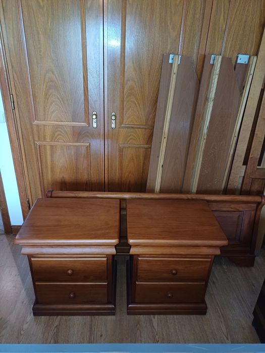 Cama mesas de cabeceira