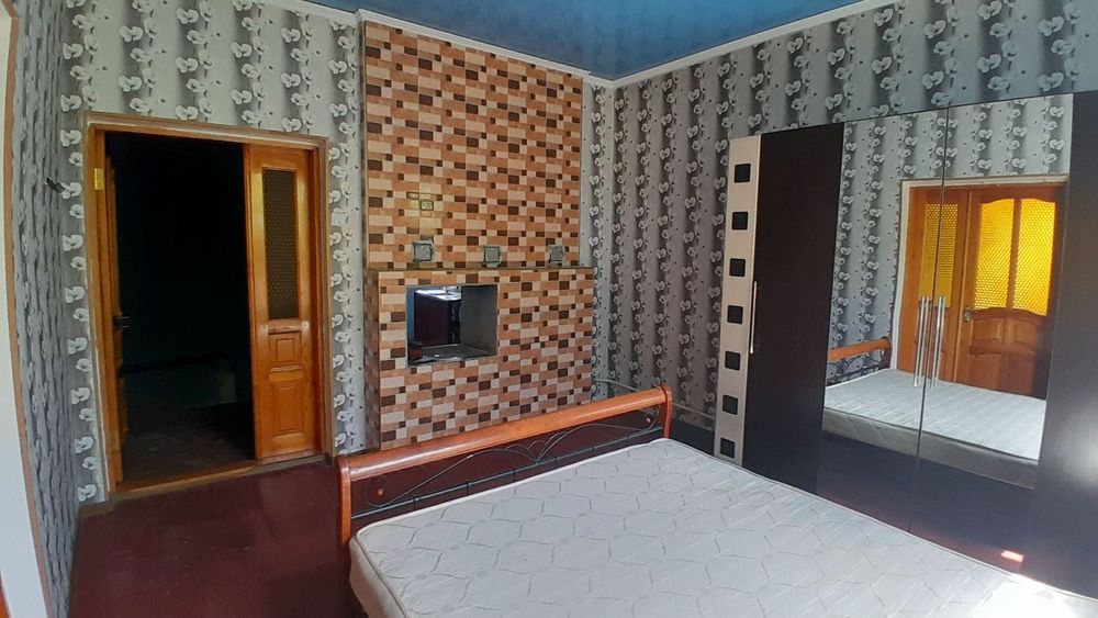 Продається двоповерховий будинок в м. Ананьїв