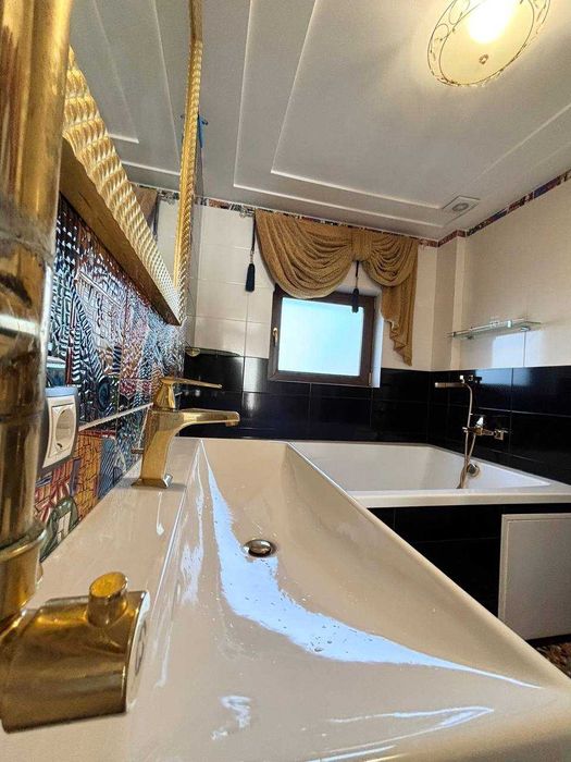 Продам дом в Новоселовке. Участок 25 сот. Солнечные панели. Бассейн.