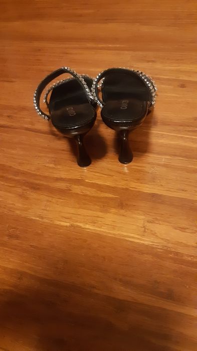 Szpilki, klapki z cyrkoniami Quazi 37