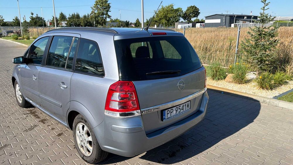 Opel Zafira 2008 rok Benzyna