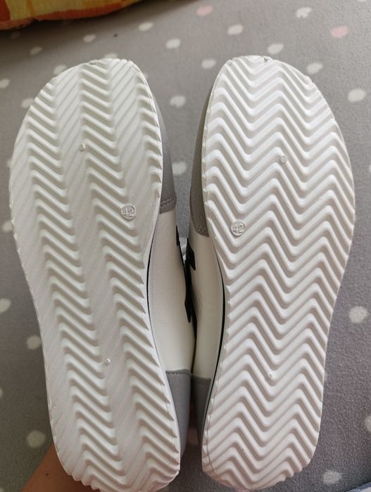 Кросівки жіночі нові