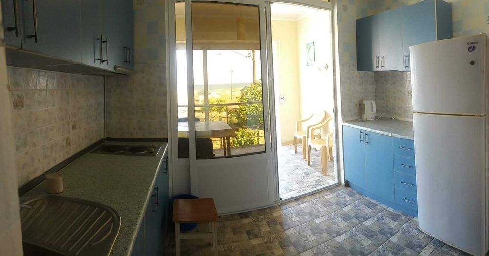 Сдаю   номера с удобствами, 120м до моря,  есть кухня, парковка во дворе