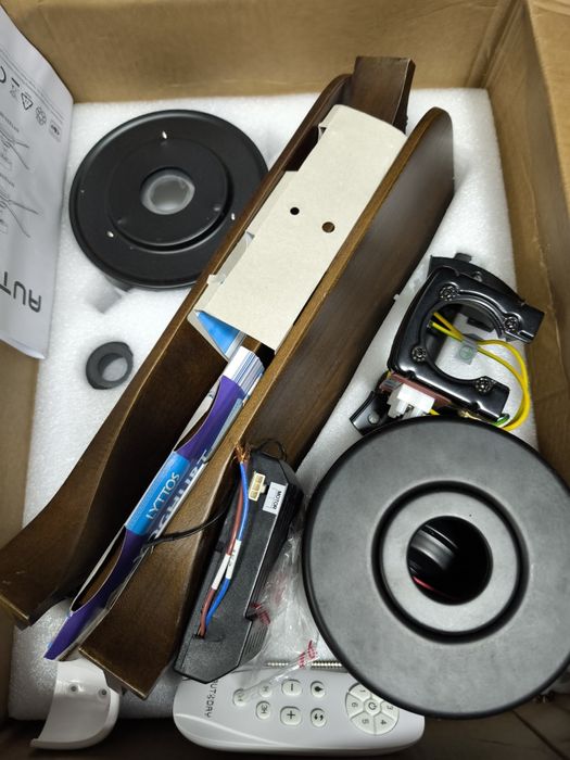 Светильник с большим вентилятором потолочный.