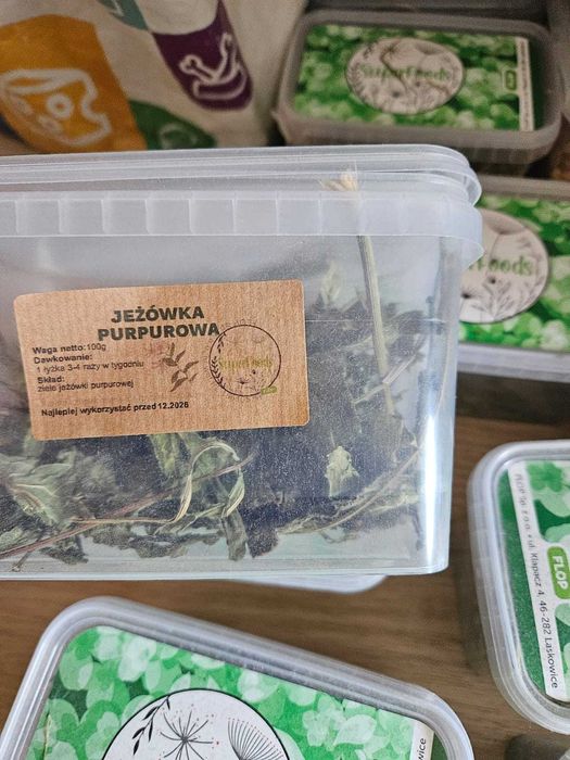 Sprzedam dla królika: karmę, zioła, siano, pelet. Są to rzeczy zaczęte. Królik nasz odszedł i sporo rzeczy zostało.