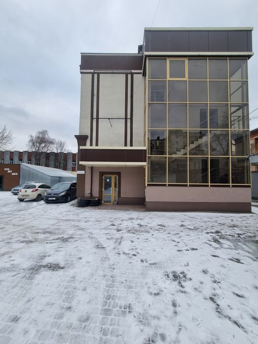 Центр міста, вул.Замкова, 1 поверх. 127кв.м.