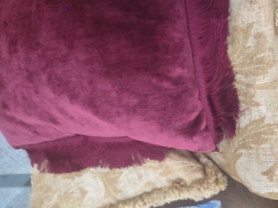 Almofada em veludo grená e franjas - Nova