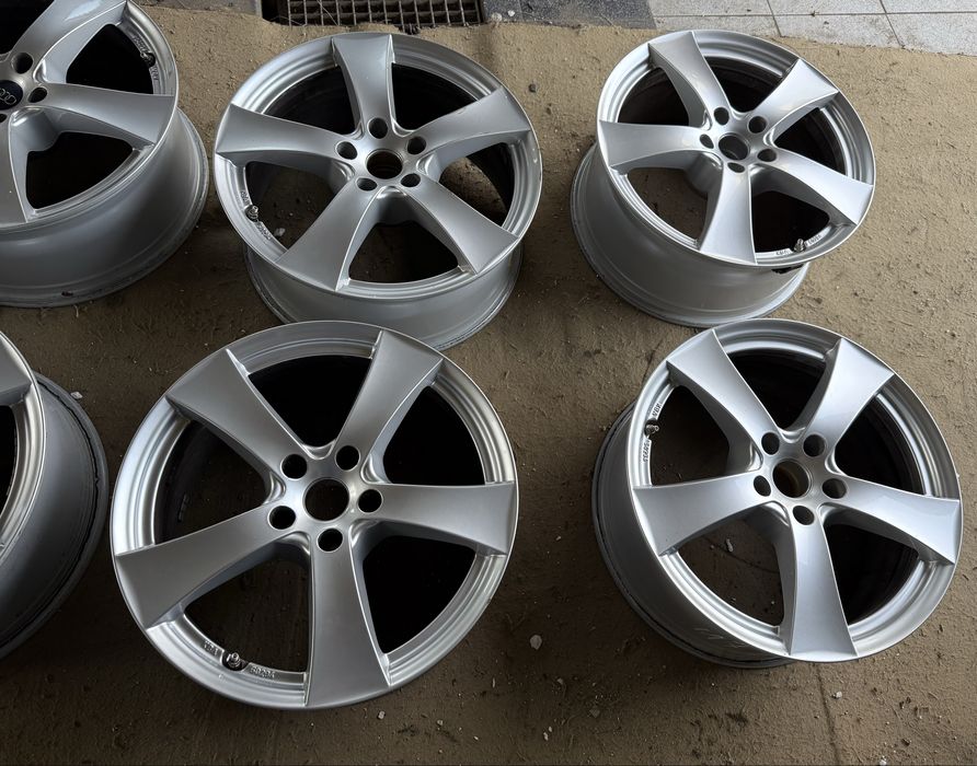 Felgi aluminiowe Dezent ET 30 8jx18” 5x112 Audi Skoda Seat VW