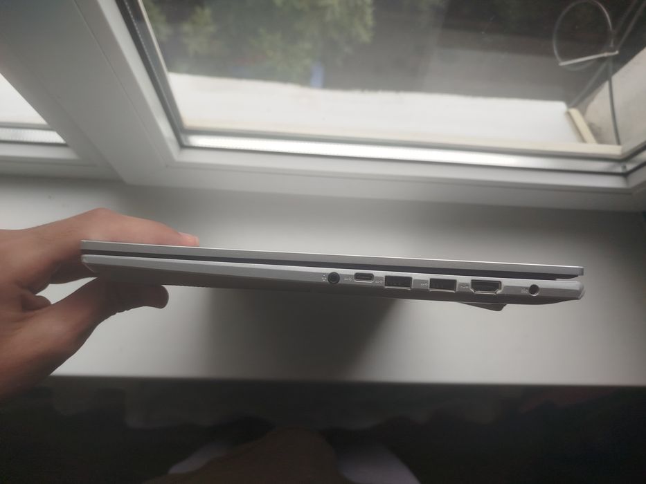 Потужний ASUS Vivobook 16 X1603Z / Core i3 12th gen / 8GB / 512GB SSD / Великий екран 16"