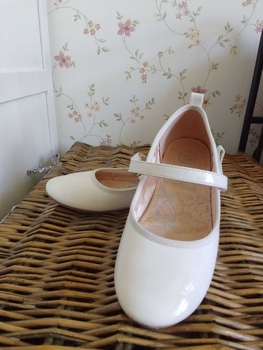 Piękne balerinki białe  Smyk komunia rozm 32 33