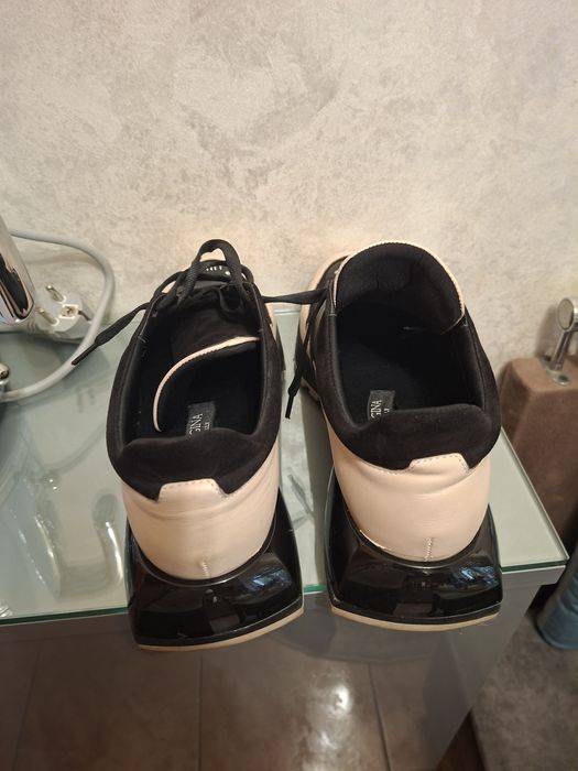 Кросівки жіночі шкіра