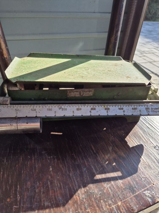 Sprzedam starą wagę.