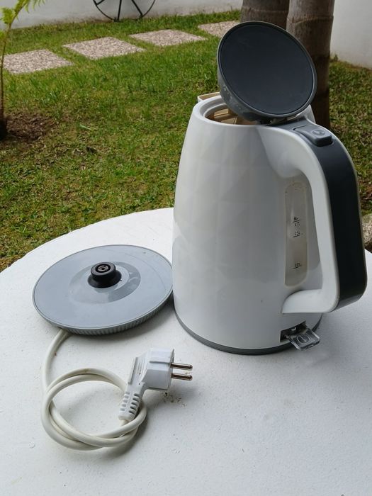 Jarro elétrico Electronia, modelo OPKT1558.