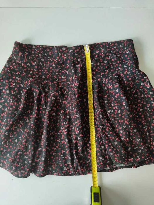 Mini Saia Floral de Cintura Alta Evasê / Rodada